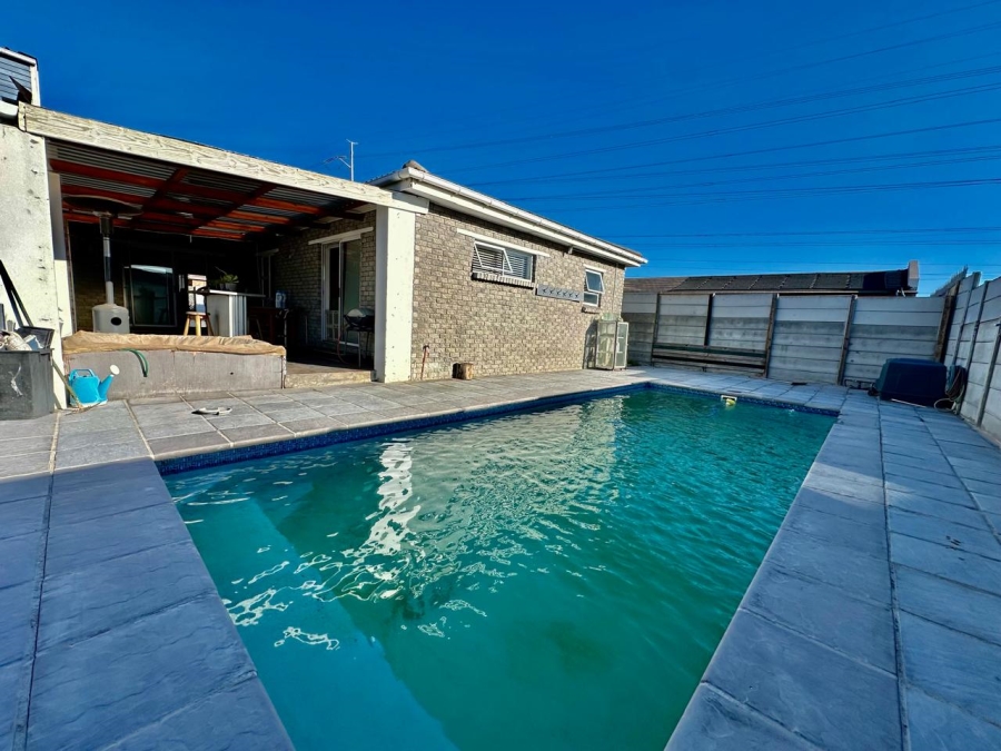 5 Bedroom Property for Sale in Rouxville Western Cape